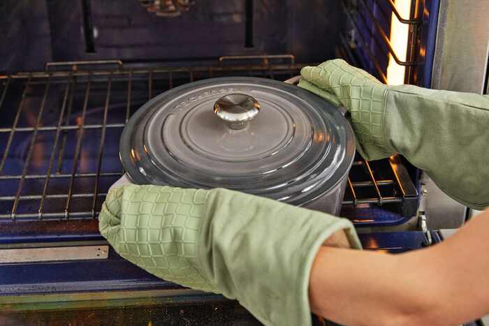 how to clean staub dutch oven
