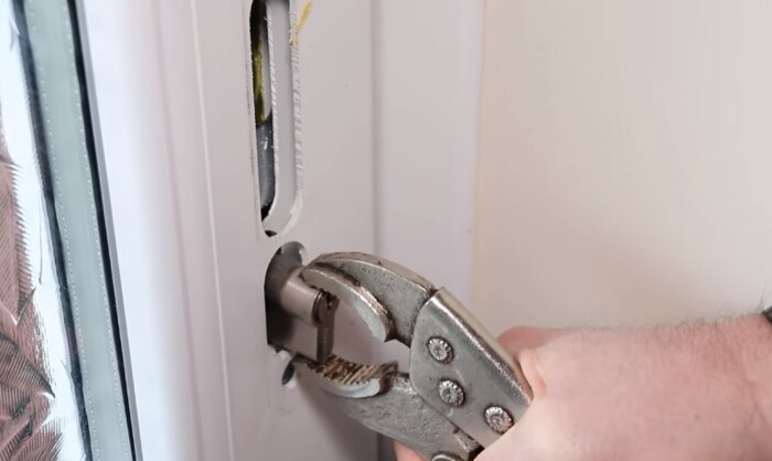 how to remove door lock cylinder without key
