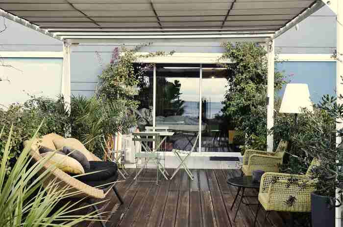 how to easily design your outdoor getaway at home
